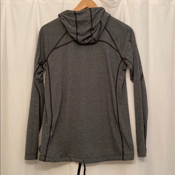 Under Armor pullover, worn in good condition - Picture 2 of 9